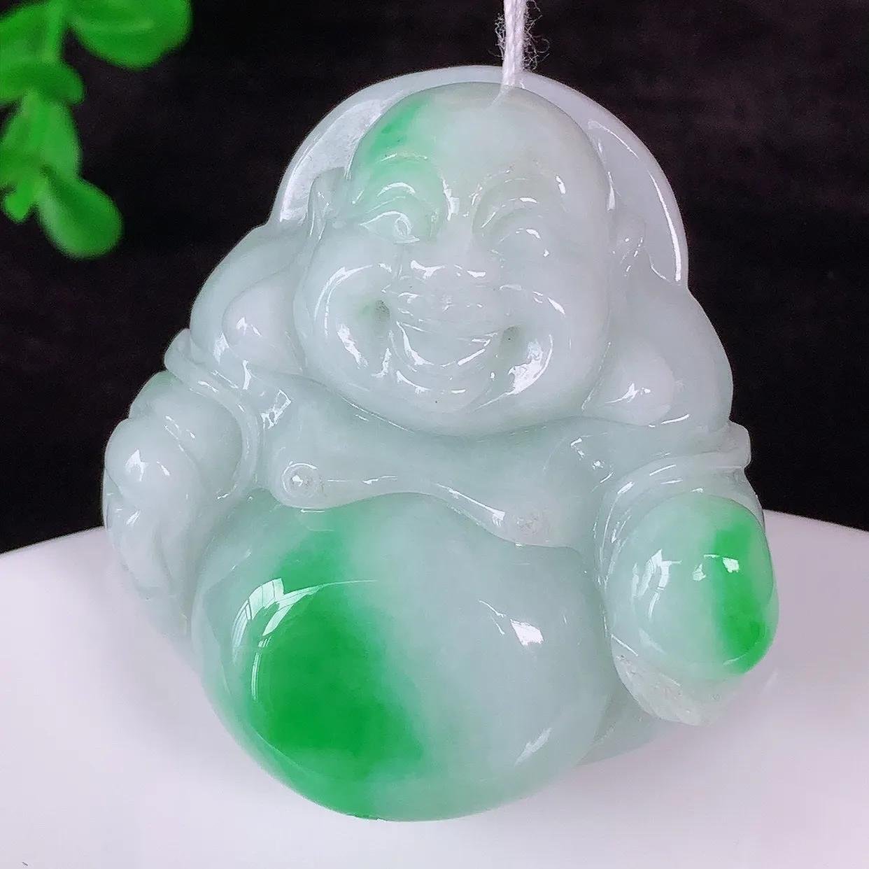 自然光实拍，大件厚装冰润冰糯种飘阳绿翡翠佛公吊坠，饱满  佛公亦保平安，寓意有福（佛公）相伴，配戴优雅迷人！#46.26