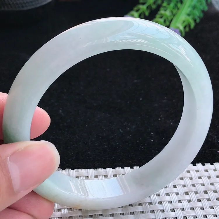自然光61/12.8/8.8老坑精美温润飘花大圈口手镯翡翠玉镯美人镯