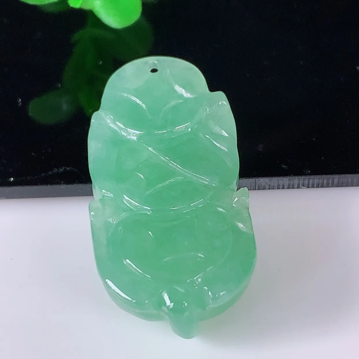 自然光实拍，冰润冰糯种满绿翡翠招财貔貅吊坠，民间有“一摸貔貅运程旺盛，再摸貔貅财运滚滚，三摸貔貅平步青云 ”的美好祝愿。#57.26