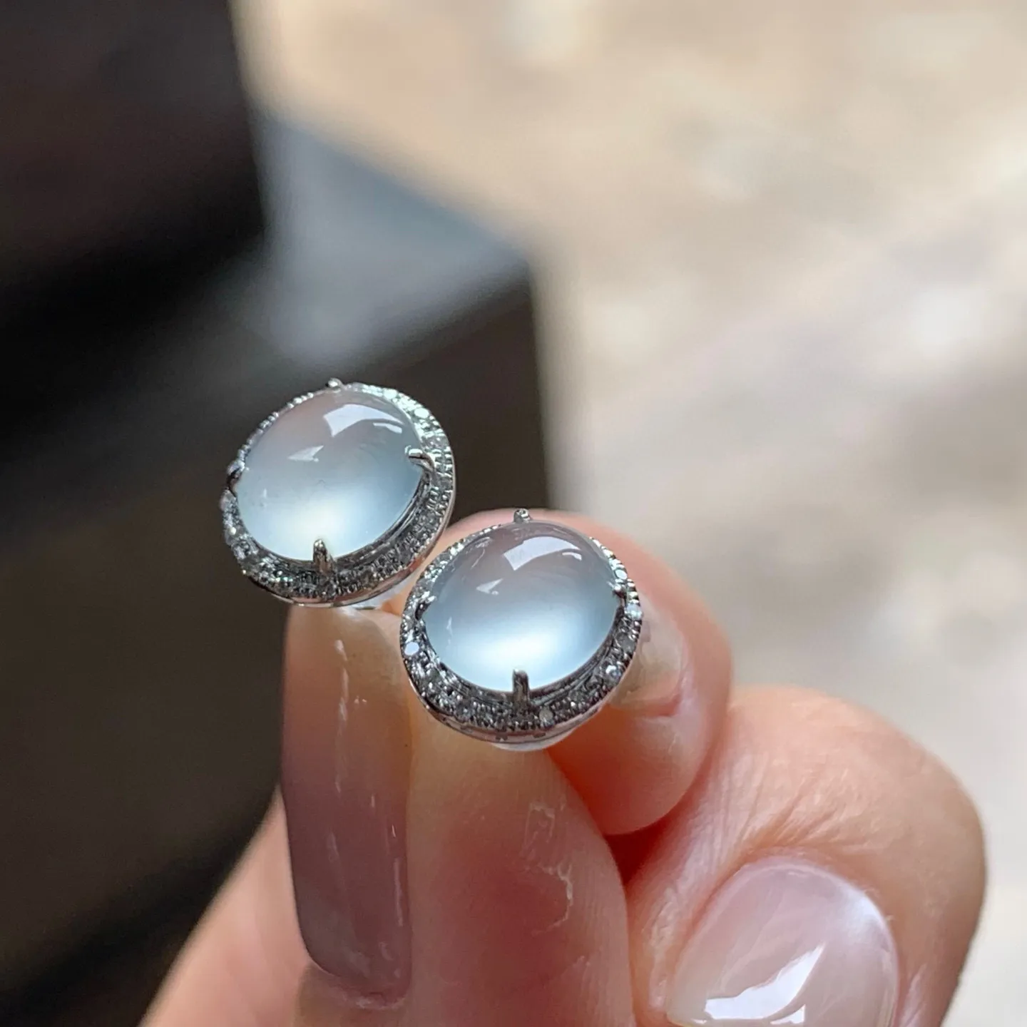 冰种蛋面耳钉
真金镶嵌 精致