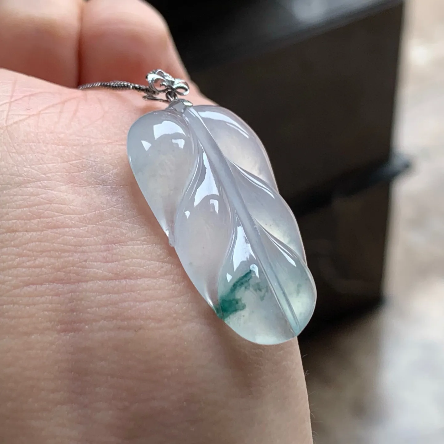 冰种飘花玉叶
种好 金扣
