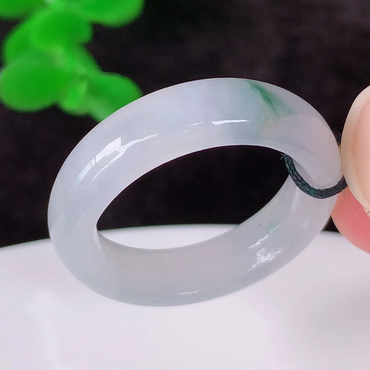 自然光实拍，冰润冰糯种紫底飘花17.5mm内径翡翠指环，玉戒指，玉质莹润，好精美好冰润的指环，16圈口，上手纤巧！#1.26