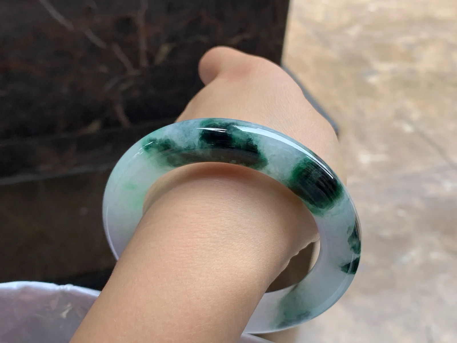 54-11.8

糯冰种圆条手镯^_^特色镯 种水好 颜色鲜艳