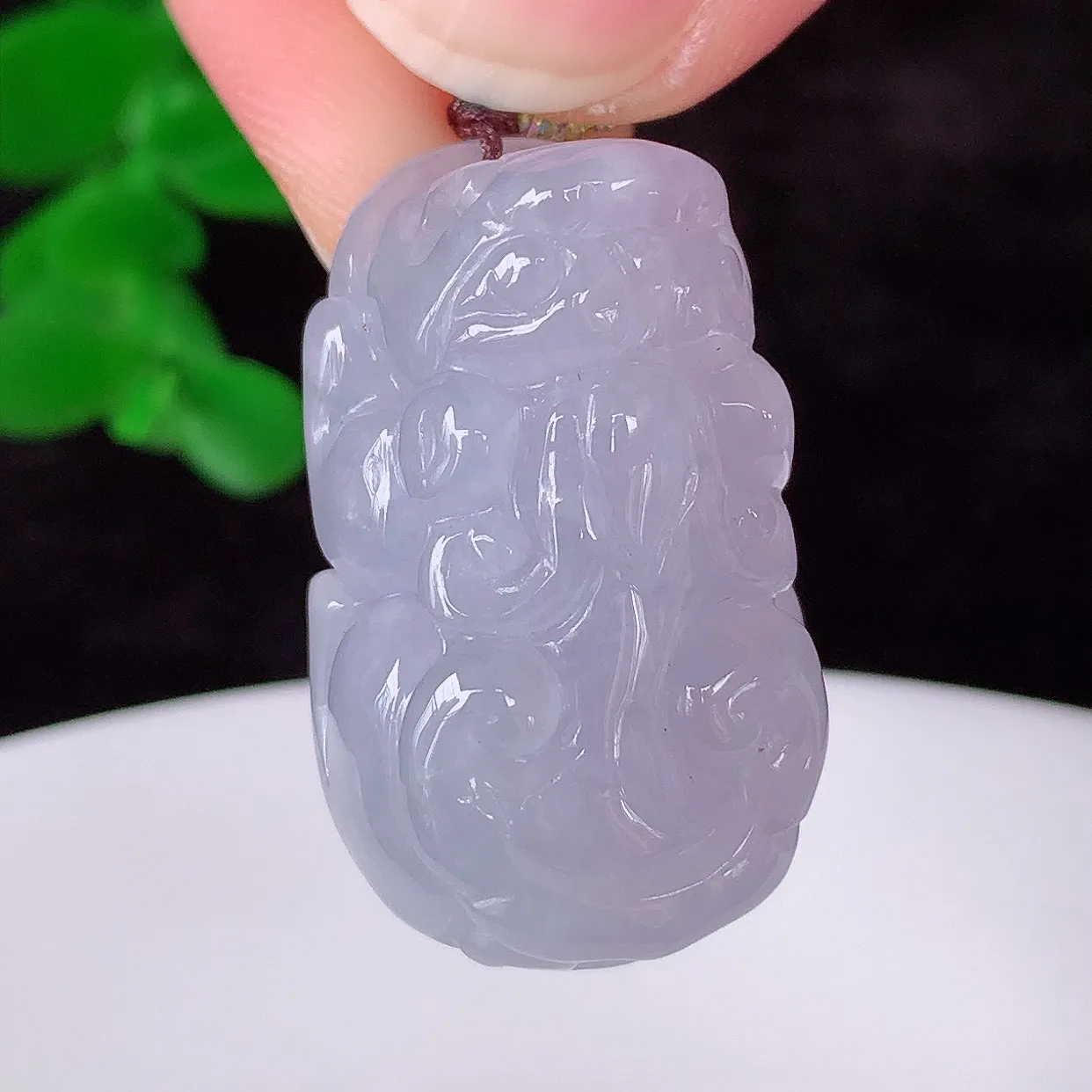 自然光实拍，冰润冰糯种紫罗兰翡翠招财貔貅吊坠，民间有“一摸貔貅运程旺盛，再摸貔貅财运滚滚，三摸貔貅平