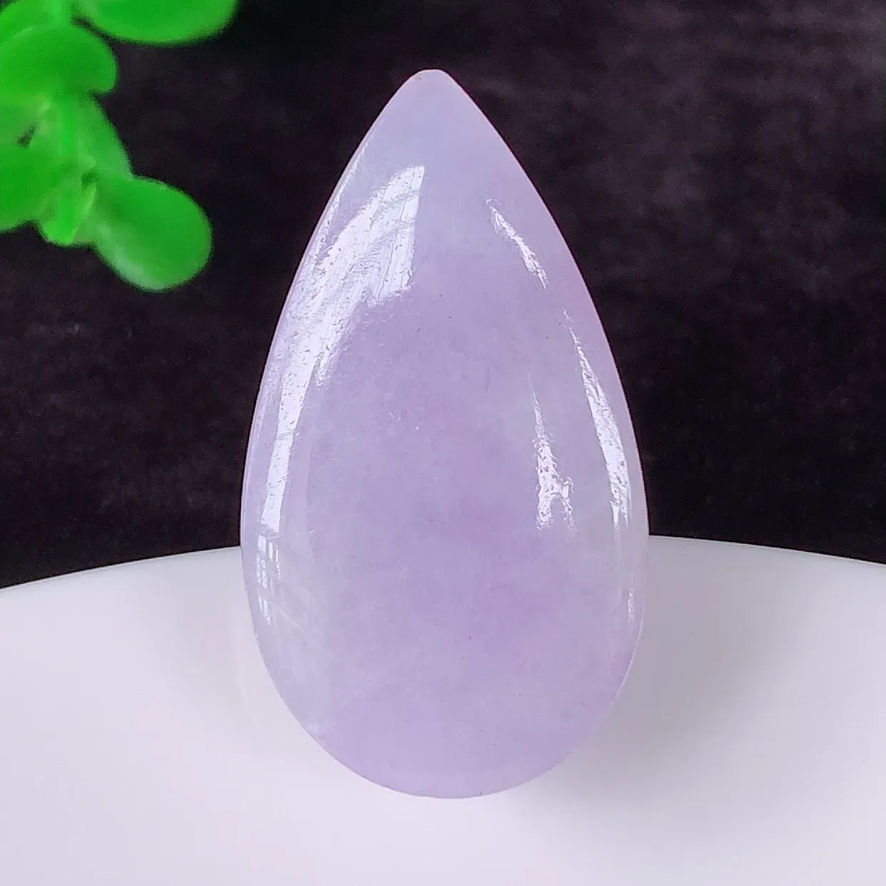 自然光实拍，冰润冰糯种紫罗兰翡翠水滴吊坠，种老水足，翠色灵动，寓意美好，佩戴时尚出众！#00.26