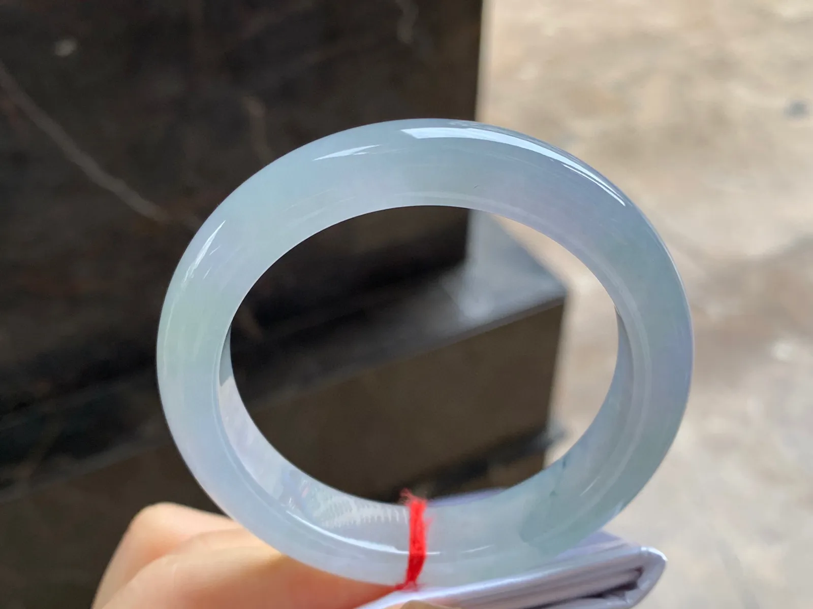 糯冰手镯
尺寸：53-11.5-8.8mm
种水好 很耐看的上手