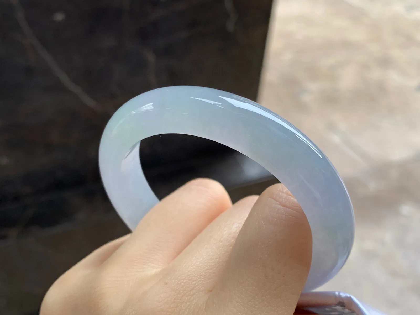 糯冰手镯
尺寸：53-11.5-8.8mm
种水好 很耐看的上手