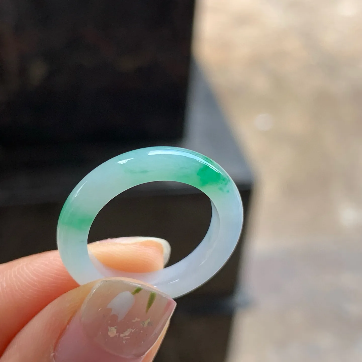 飘绿细条指环^_^色阳 底妆干净