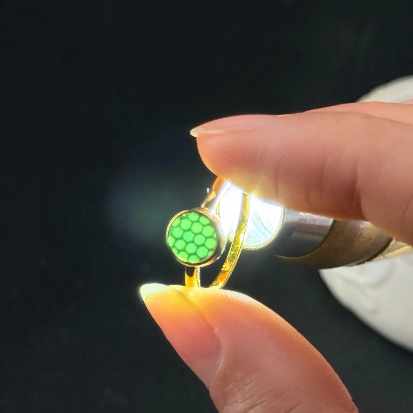 精品18k墨翠圆片女戒 种好色正 打灯通透 油性十足 尺寸7.6