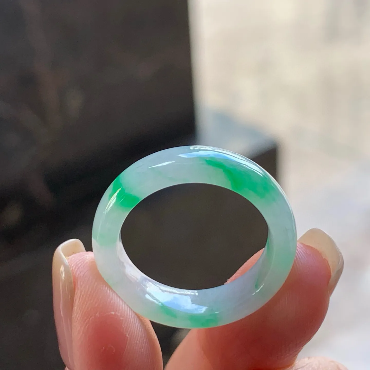 阳绿指环
颜色浓郁～