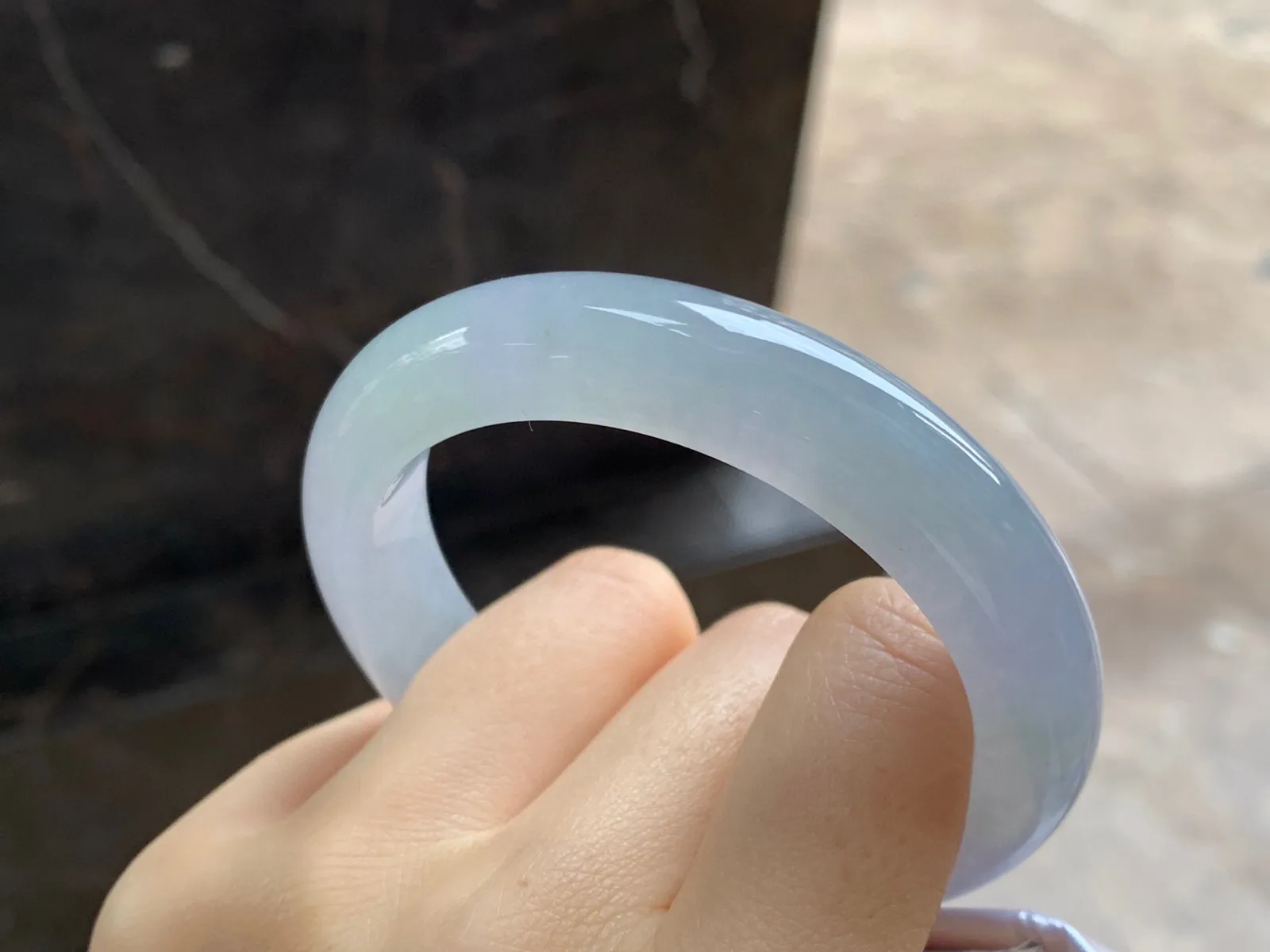 糯冰手镯
尺寸：53-11.5-8.8mm
种水好 很耐看的上手