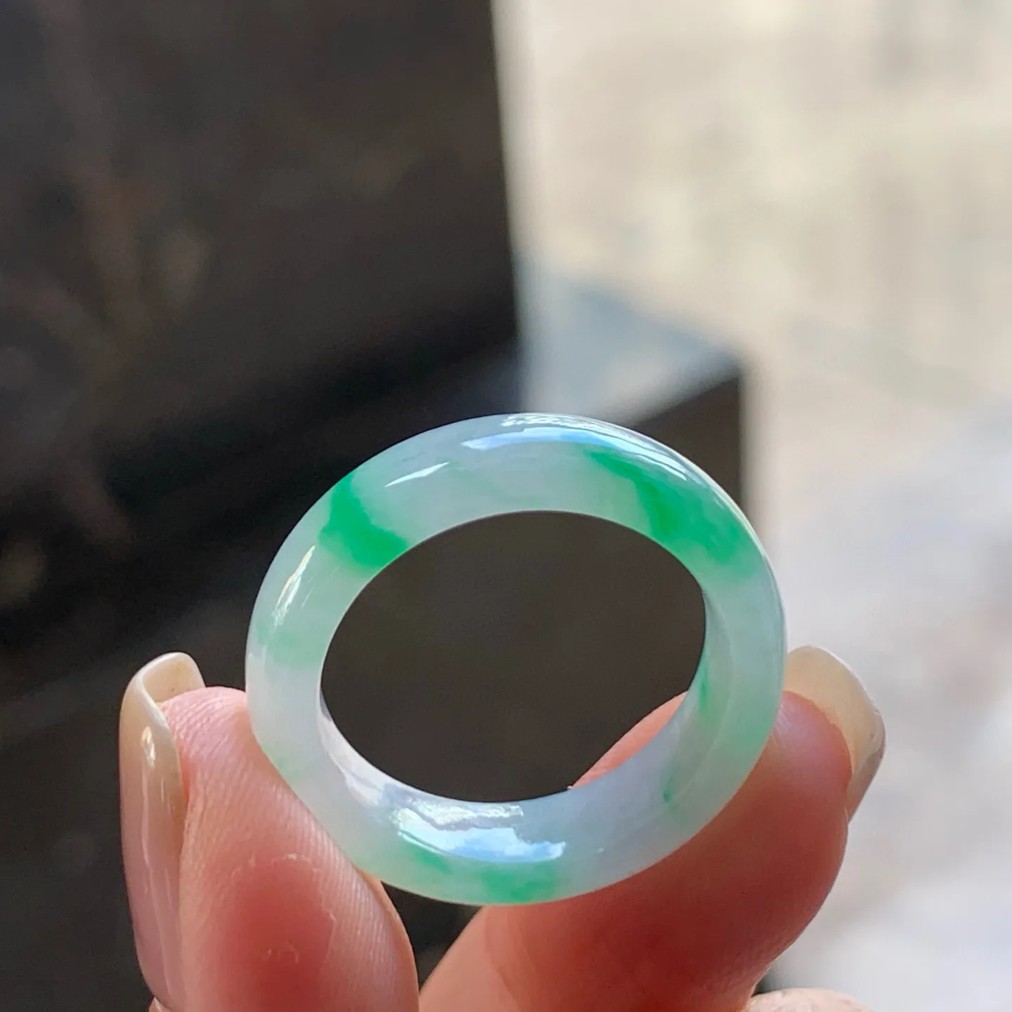 阳绿指环
颜色浓郁～