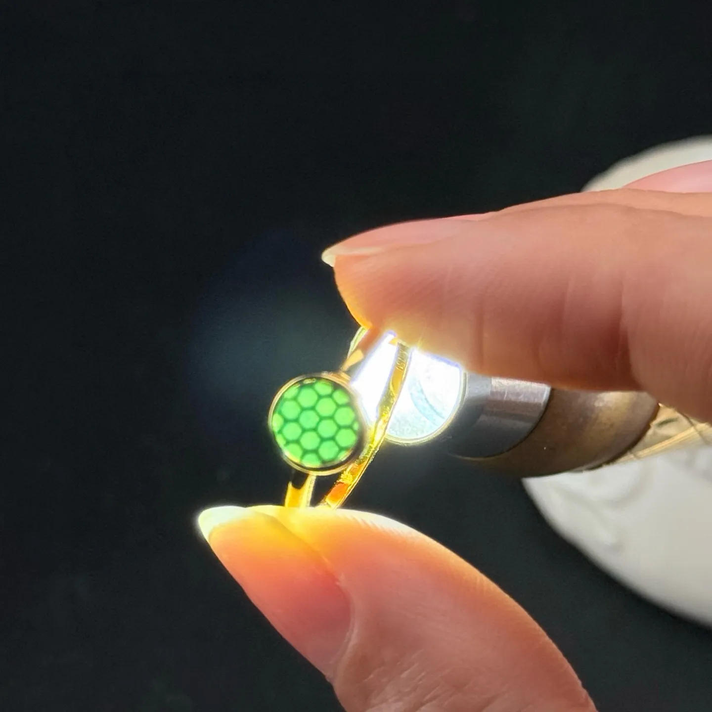 精品18k墨翠圆片女戒 种好色正 打灯通透 油性十足 尺寸7.6