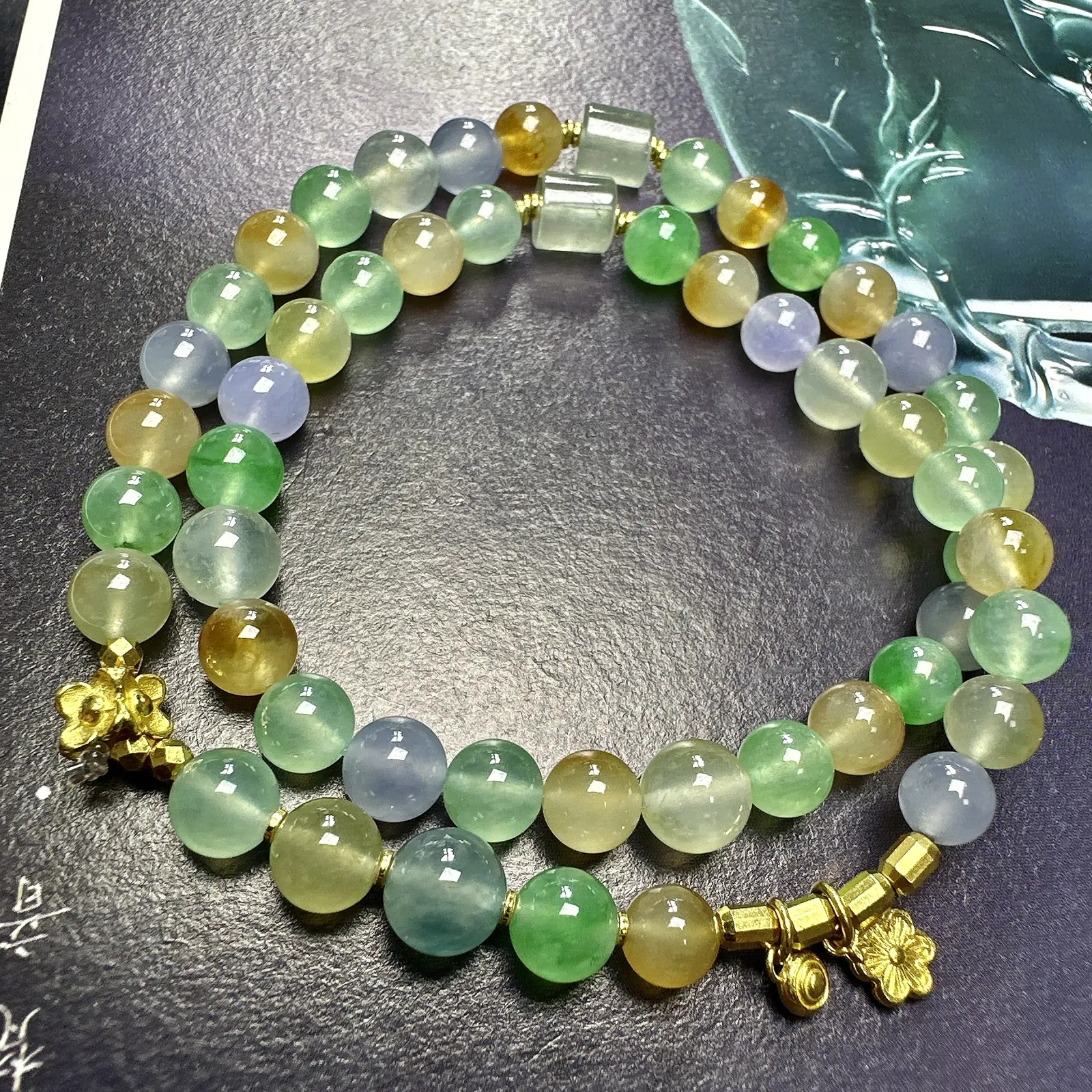 【冰种多彩圆珠手串】颗颗冰透，饱满圆润，光泽闪耀，流行款，18K配饰搭配，其中一颗裸石尺寸6.2毫米