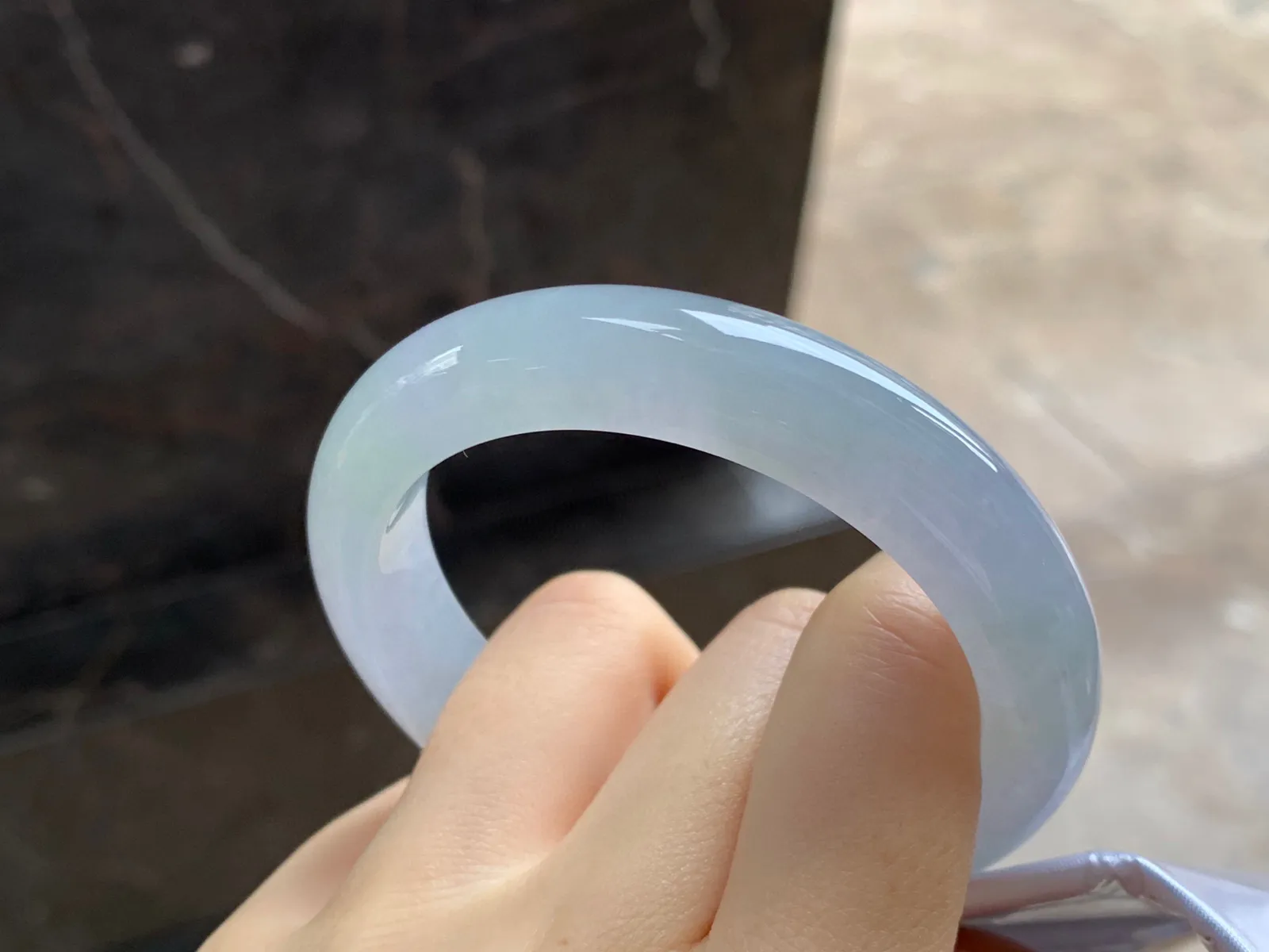 糯冰手镯
尺寸：53-11.5-8.8mm
种水好 很耐看的上手