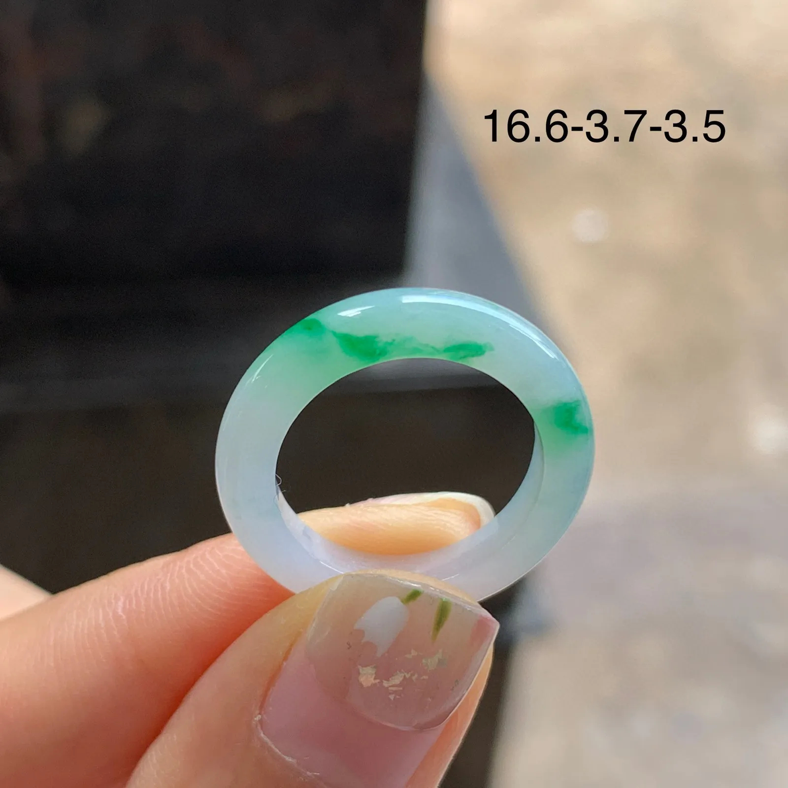 飘绿细条指环^_^色阳 底妆干净