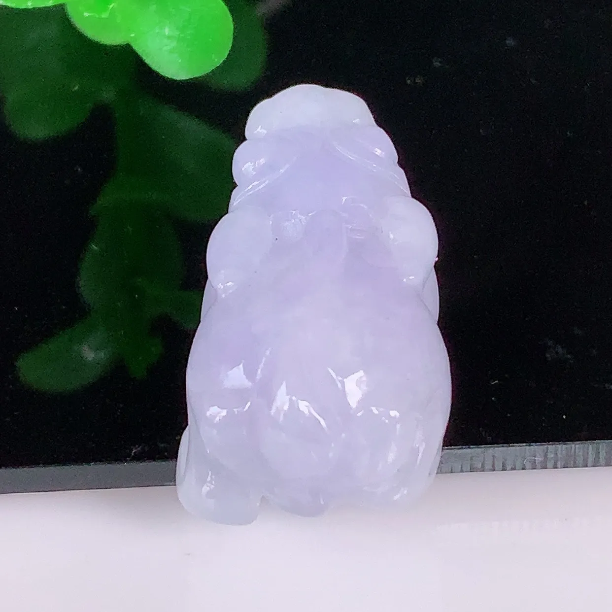 自然光实拍，冰润冰糯种紫罗兰翡翠招财貔貅吊坠，民间有“一摸貔貅运程旺盛，再摸貔貅财运滚滚，三摸貔貅平步青云 ”的美好祝愿。#57.28