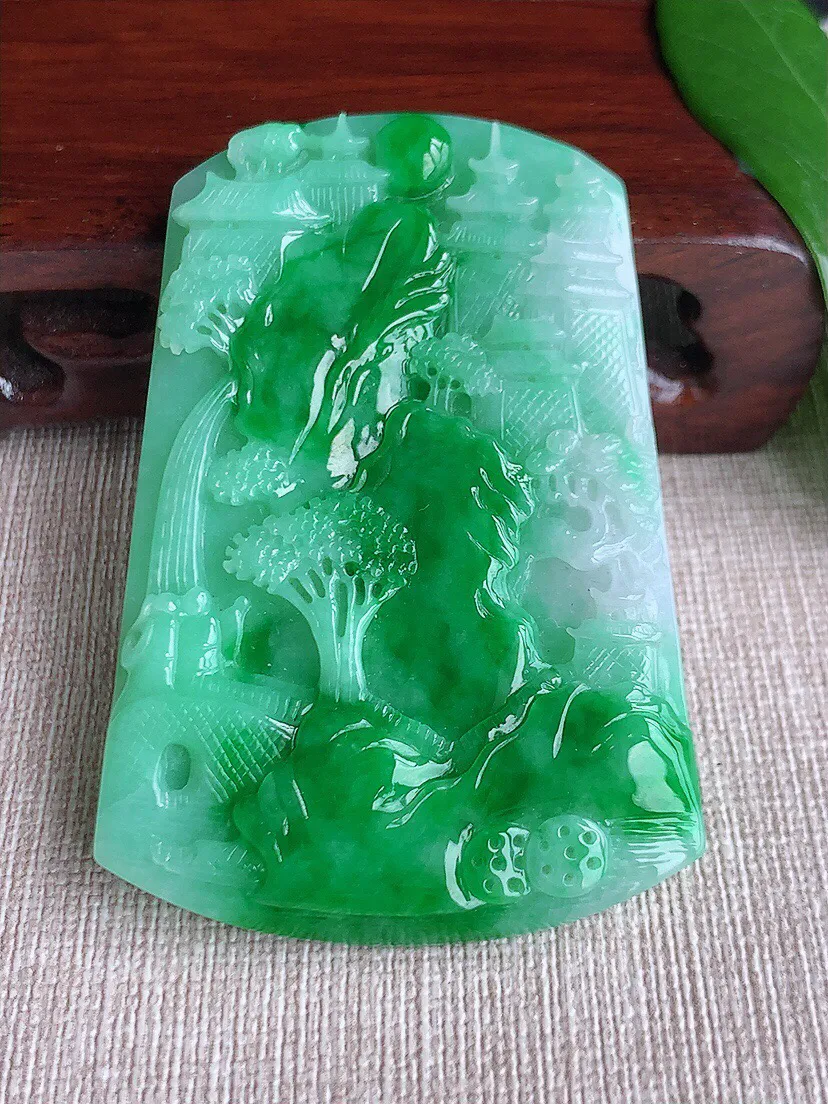 a货翡翠老坑冰润飘阳绿意境山水牌吊坠  尺寸63.8×43.3×6.8mm 重量43.12g 062