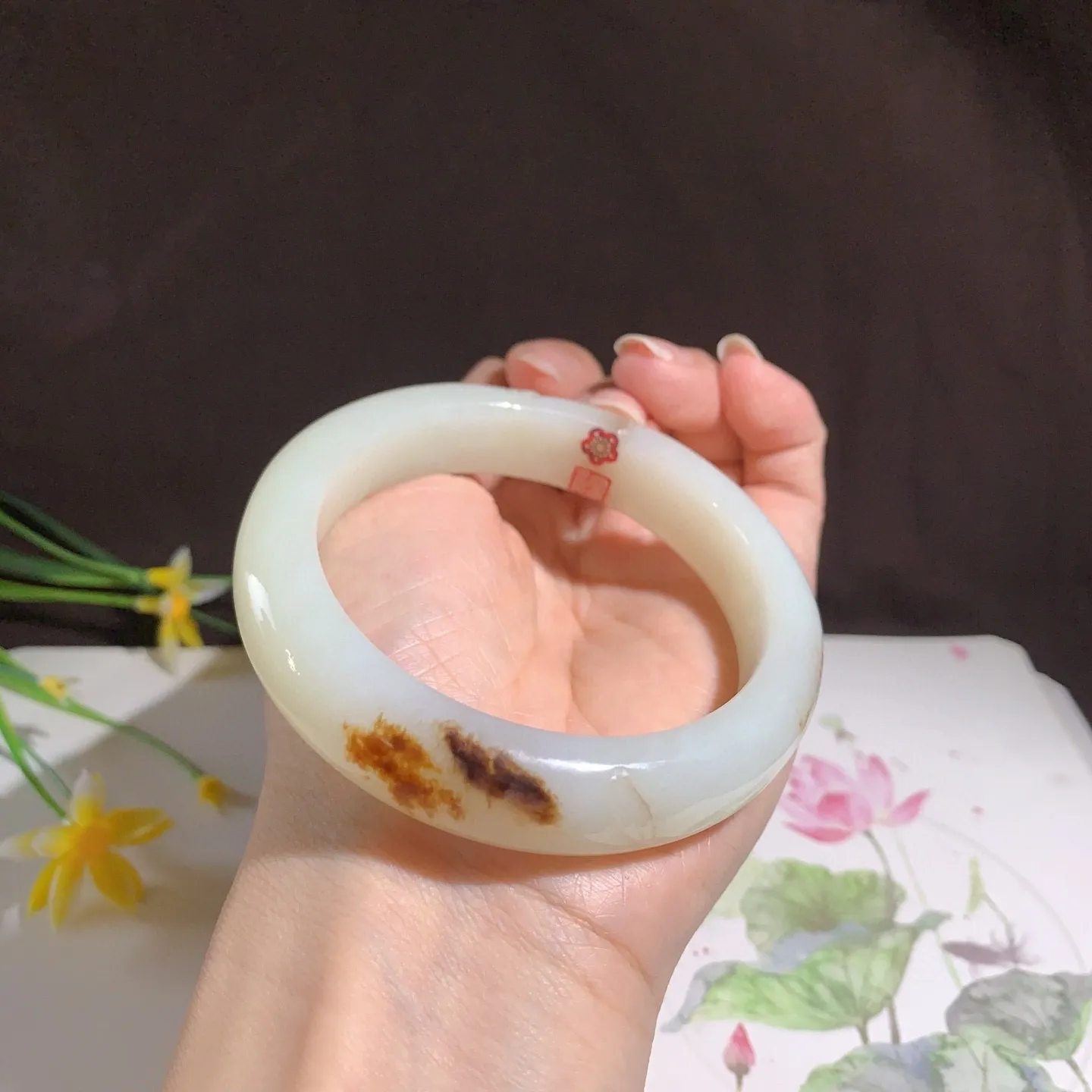 和田玉57.5圈口且末糖料手镯！玉质细腻油润 底色纯净 无裂无杂 脂粉好，品质高！