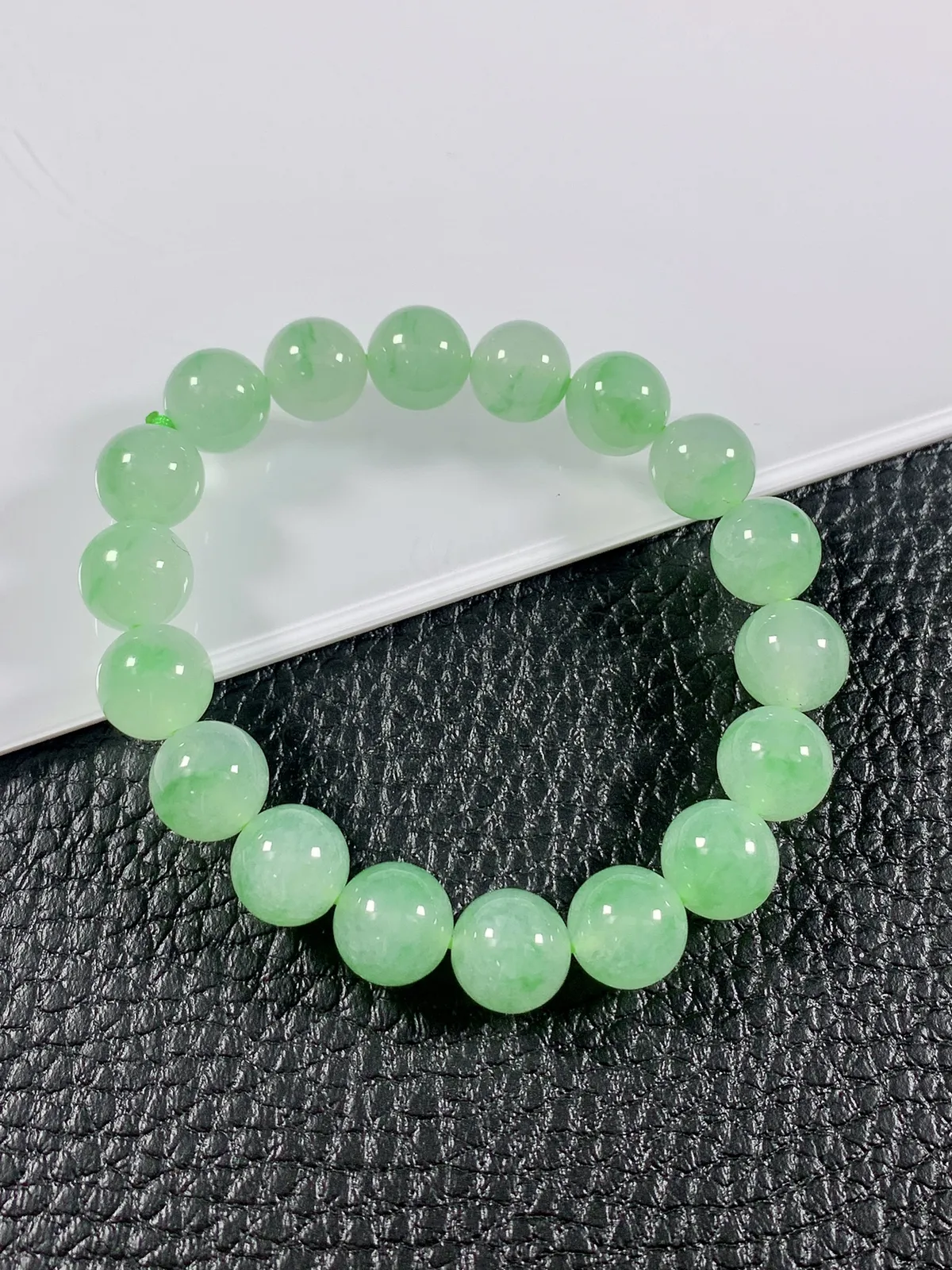 收藏级别，缅甸天然翡翠A货，高冰种起光起胶晴绿底飘阳绿圆珠手串手链，尺寸：11mm/18颗，重量：4