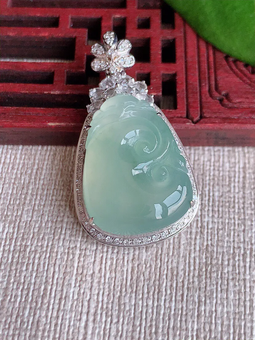 a货翡翠老坑冰种18K金伴钻镶嵌晴水如意吊坠 尺寸35×19.2×9.3裸石21×16.2mm 重量6.43g 0629