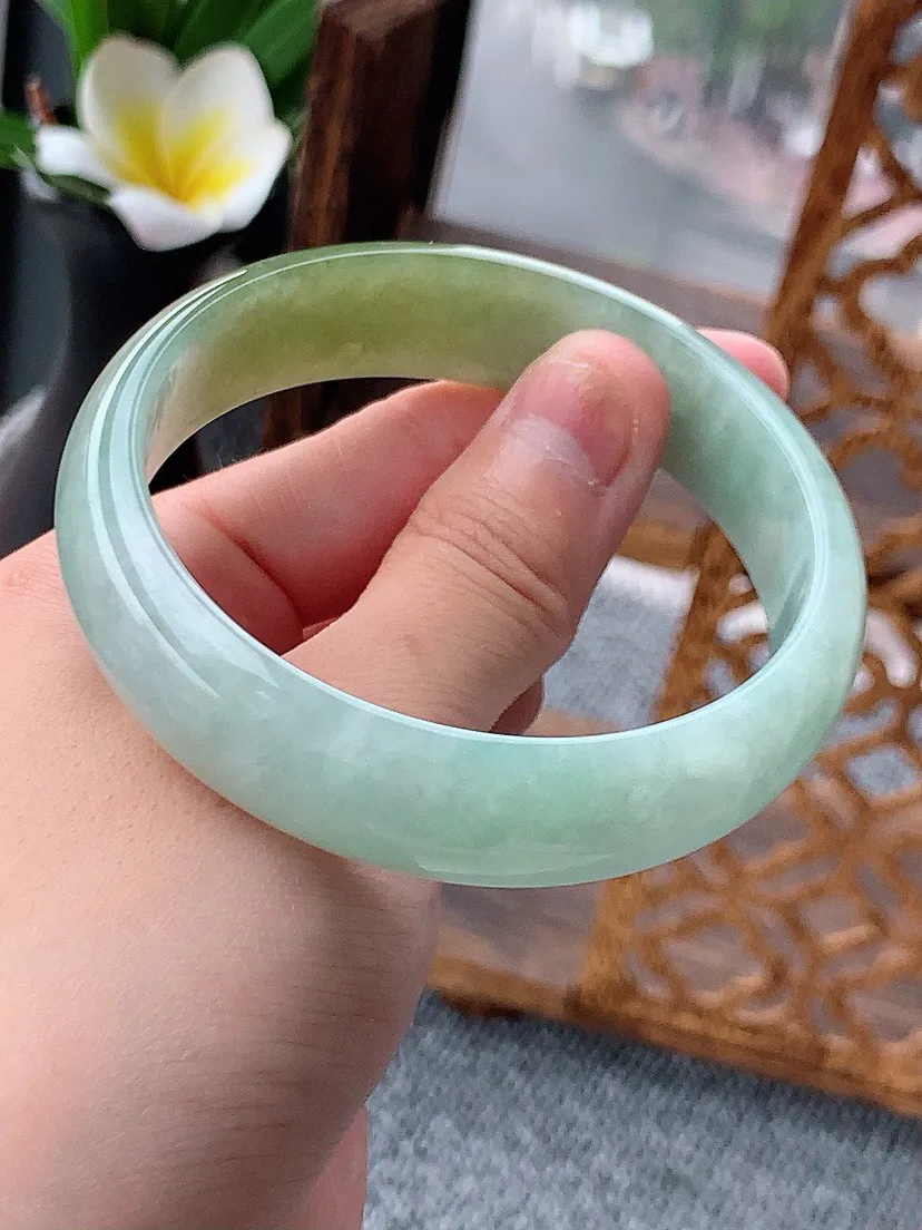 a货翡翠老坑飘黄翡宽边正装正圈手镯59-60大圈口  尺寸59×15×6.4mm 重量58.74g 0620