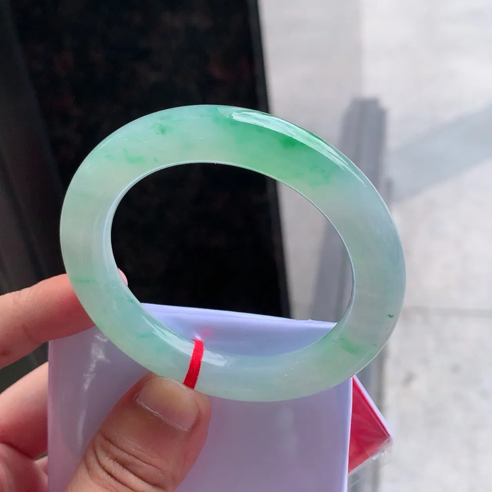 圆条高冰阳绿 无瑕 尺寸:53.4/10.8/10.5 种色俱佳️️