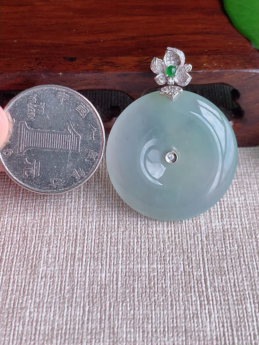 a货翡翠老坑冰种18K金伴钻镶嵌晴水平安扣吊坠 尺寸39×29.6×5.6mm 重量12.10g 0629