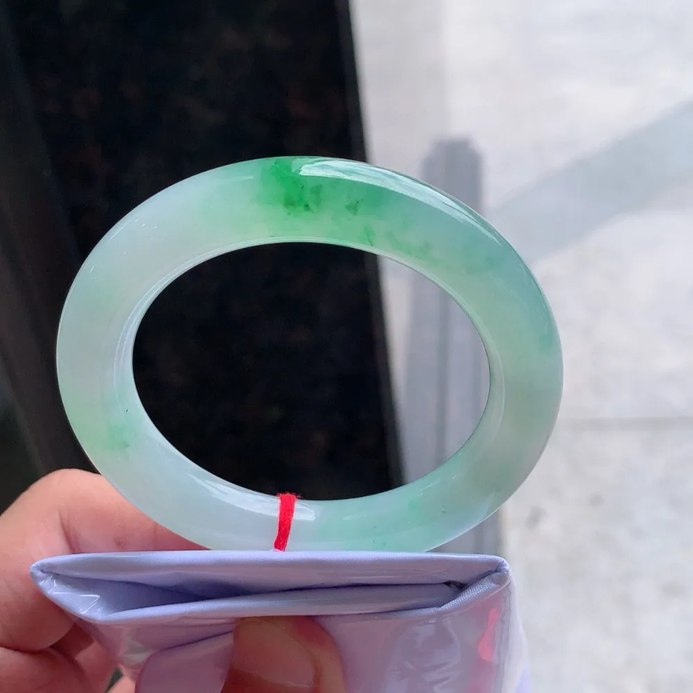 圆条高冰阳绿 无瑕 尺寸:53.4/10.8/10.5 种色俱佳️️
