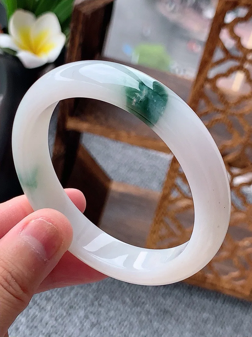 a货翡翠老坑飘花正装正圈手镯55-56圈口  尺寸55.6×12×7.6mm 重量52.56g 06