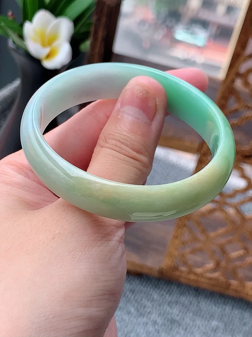 a货翡翠老坑黄加绿双彩贵妃手镯54-55圈口尺寸54.3×48×13.4×5.7mm 重量37.60g 0619