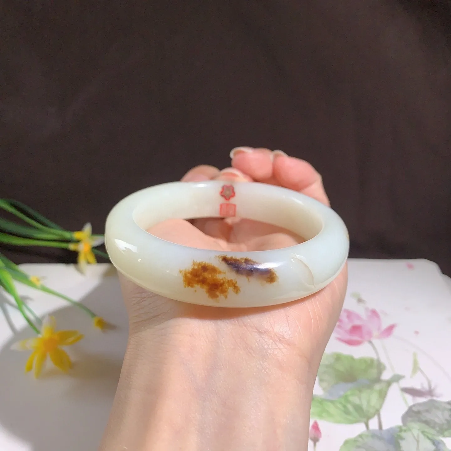 和田玉57.5圈口且末糖料手镯！玉质细腻油润 底色纯净 无裂无杂 脂粉好，品质高！