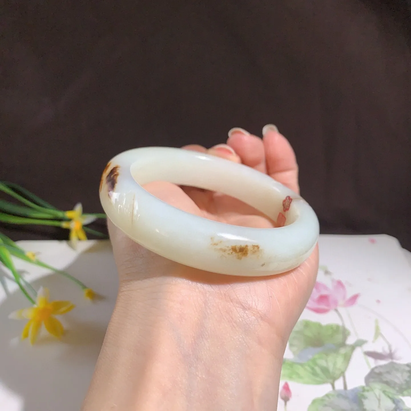 和田玉57.5圈口且末糖料手镯！玉质细腻油润 底色纯净 无裂无杂 脂粉好，品质高！