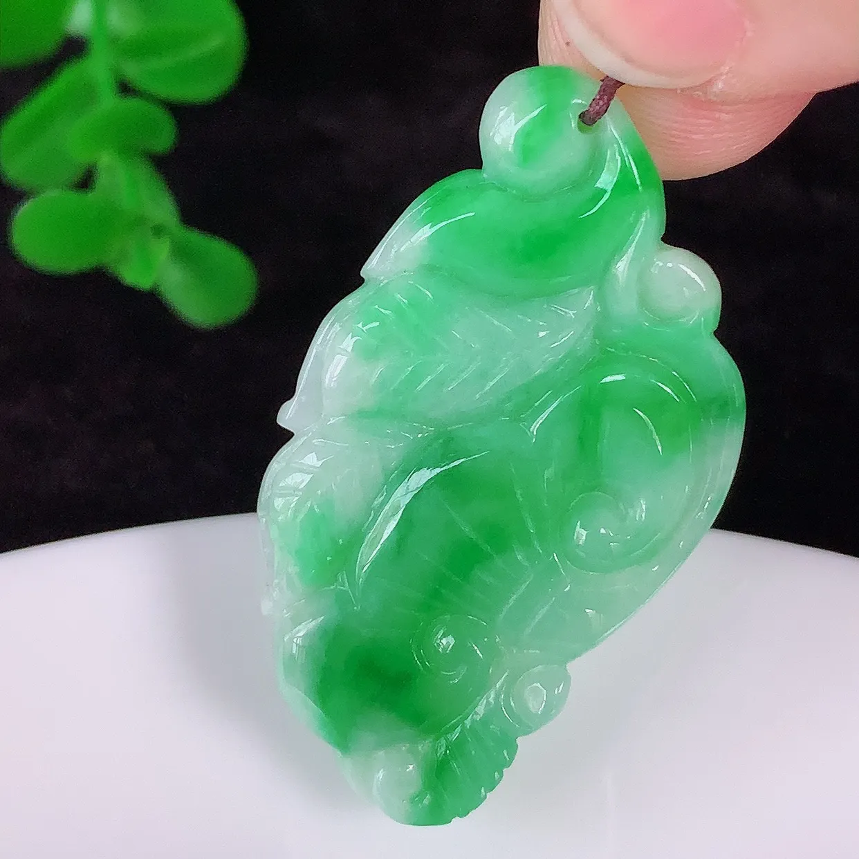 自然光实拍，冰糯种飘阳绿翡翠如意吊坠，翡翠如意，上身效果非常美，饱满大气，工艺美，万事如意，如意一生 #72.28