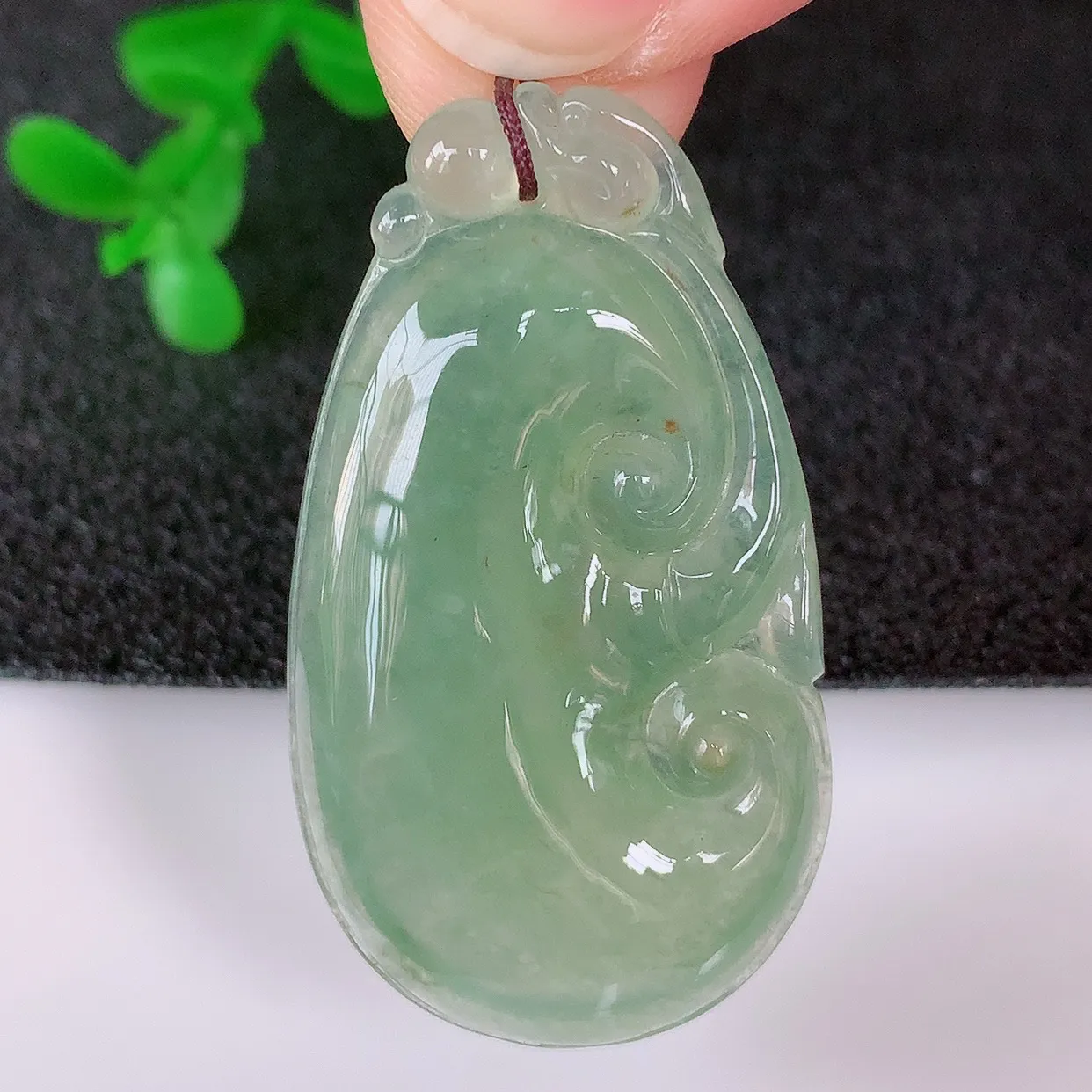 自然光实拍，冰种满色翡翠如意吊坠，翡翠如意，上身效果非常美，饱满大气，工艺美，万事如意，如意一生 #01.28