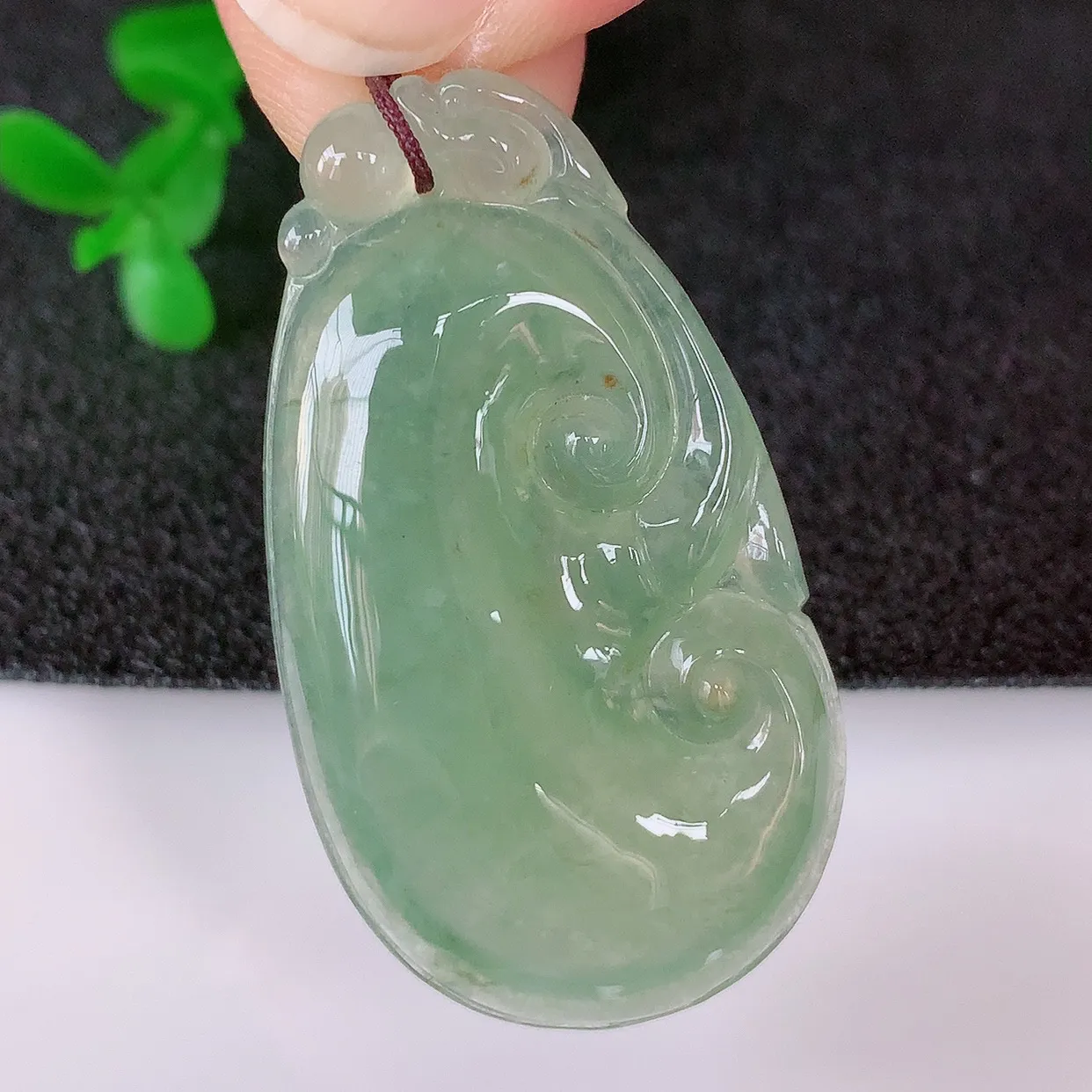 自然光实拍，冰种满色翡翠如意吊坠，翡翠如意，上身效果非常美，饱满大气，工艺美，万事如意，如意一生 #01.28