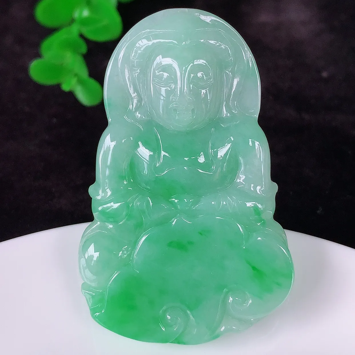 自然光实拍，冰糯种飘阳绿翡翠观音吊坠，赐福翡翠观音，翠色迷人，观音面相端庄，佩戴时尚出众！#46.28