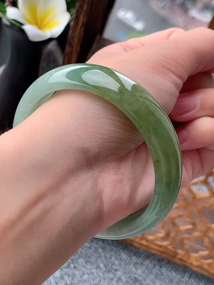 a货翡翠老坑飘黄翡宽边正装正圈手镯58-59圈口  尺寸58.5×15.5×7mm 重量64.07g 0620