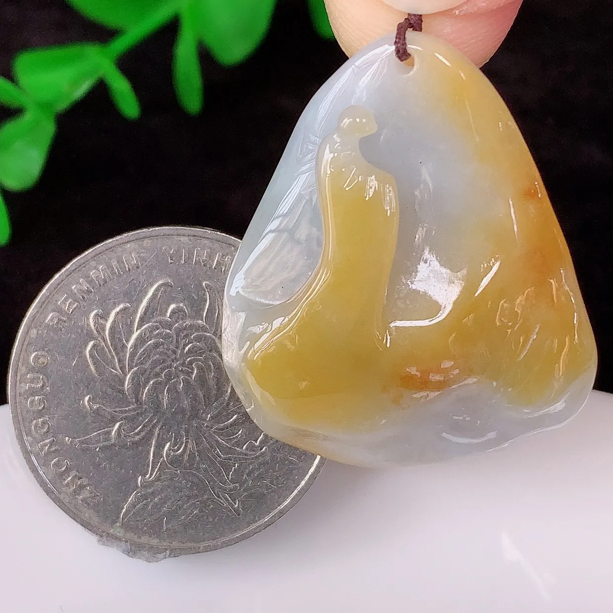 自然光实拍，冰润冰糯种黄翡翡翠悟道吊坠，翡翠悟道寓意“祥和，安宁，吉祥，幸福”，佩戴效果优雅迷人，性价比超高！#60.28