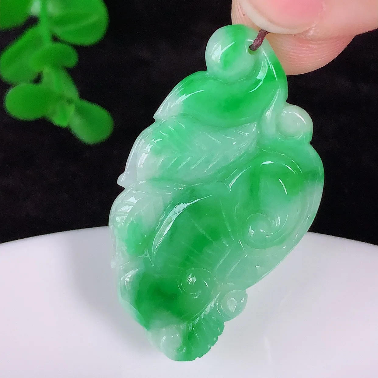 自然光实拍，冰糯种飘阳绿翡翠如意吊坠，翡翠如意，上身效果非常美，饱满大气，工艺美，万事如意，如意一生 #72.28
