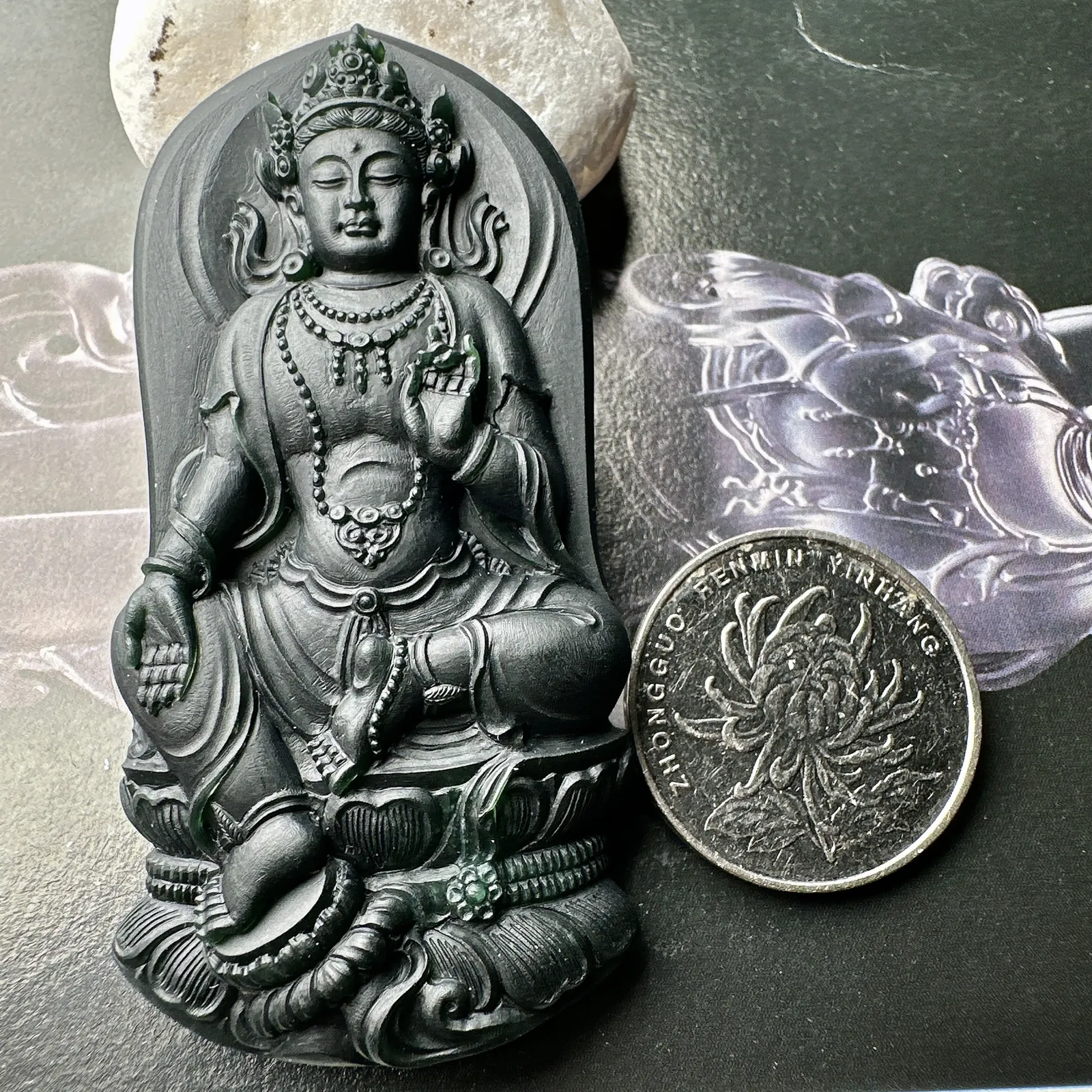 【冰种绿观音】墨翠上品，品质很顶，纯净透彻，冰感十足，颜色很正，工艺精湛，少有佳品，推荐入手。