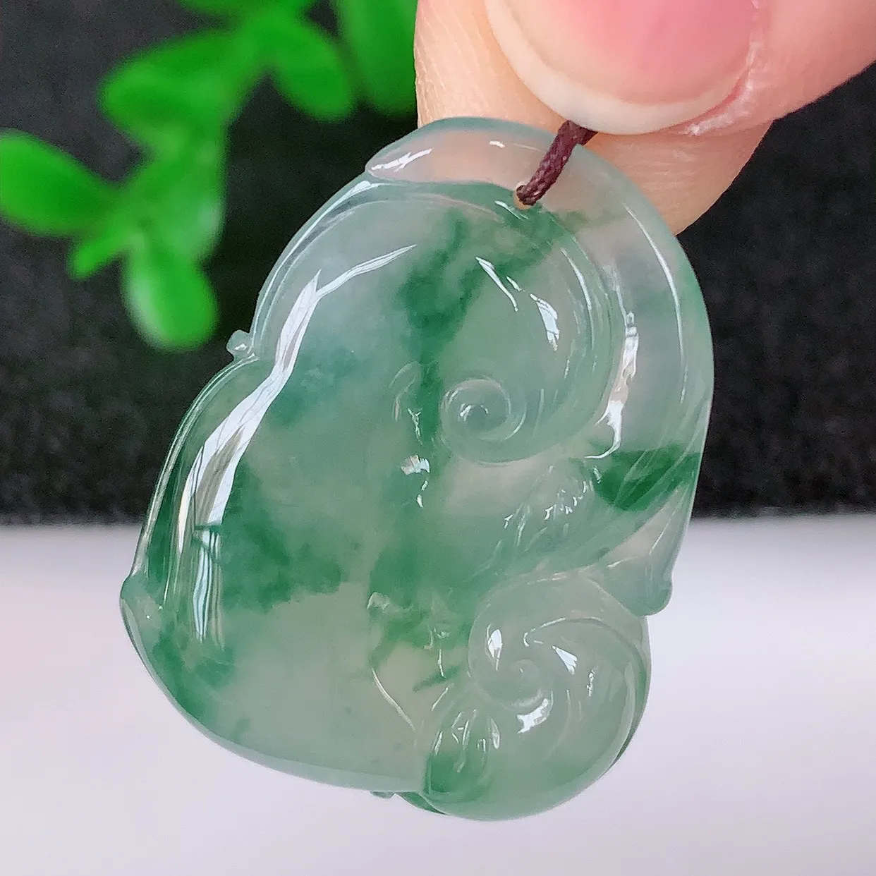 自然光实拍，冰种飘绿花翡翠如意吊坠，翡翠如意，上身效果非常美，饱满大气，工艺美，万事如意，如意一生 #1.28