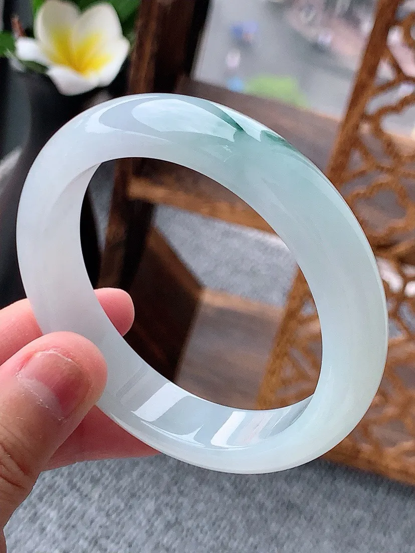 a货翡翠老坑飘花正装正圈手镯54-55圈口  尺寸54.5×12.6×8mm 重量56.67g 0620