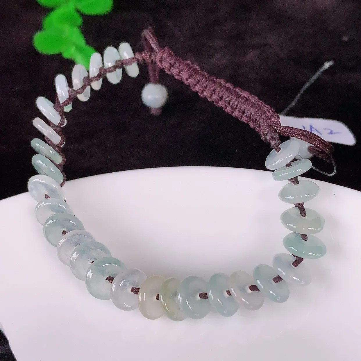 自然光实拍，冰润冰种双彩翡翠平安扣手串手链，种老水足，冰清玉润  颜色漂亮  #49.28取一尺寸7*2mm