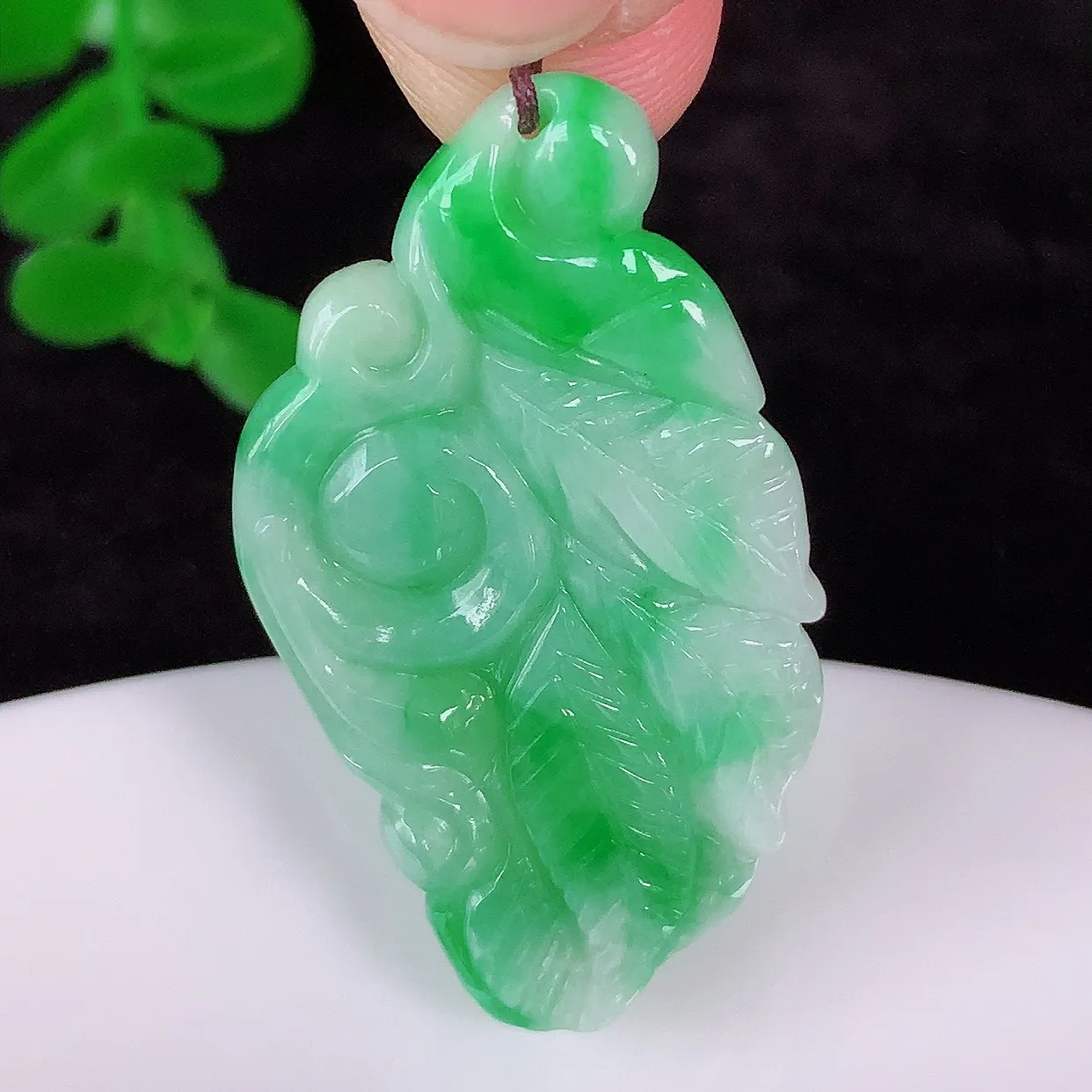 自然光实拍，冰糯种飘阳绿翡翠如意吊坠，翡翠如意，上身效果非常美，饱满大气，工艺美，万事如意，如意一生 #72.28