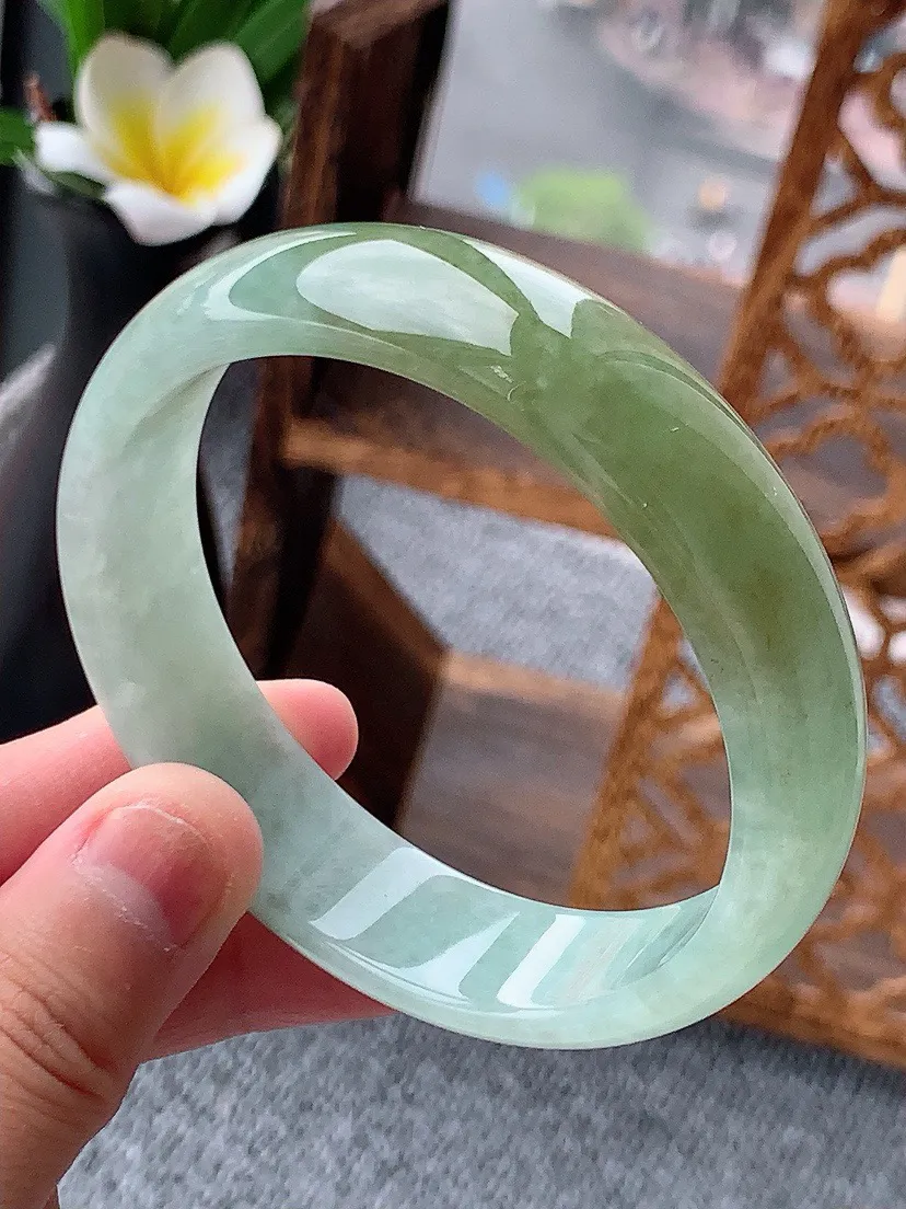 a货翡翠老坑飘黄翡宽边正装正圈手镯59-60大圈口  尺寸59×15×6.4mm 重量58.74g 