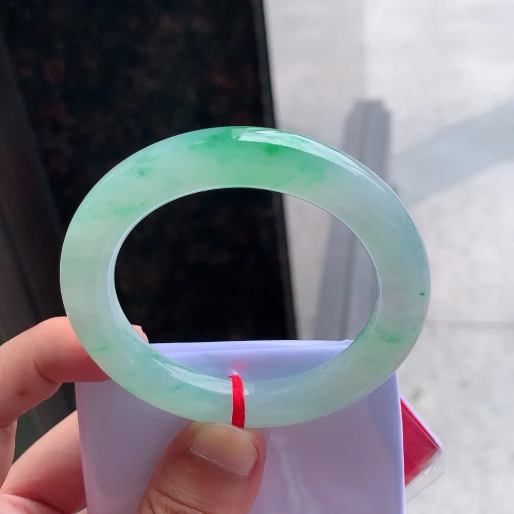 圆条高冰阳绿 无瑕 尺寸:53.4/10.8/10.5 种色俱佳️️