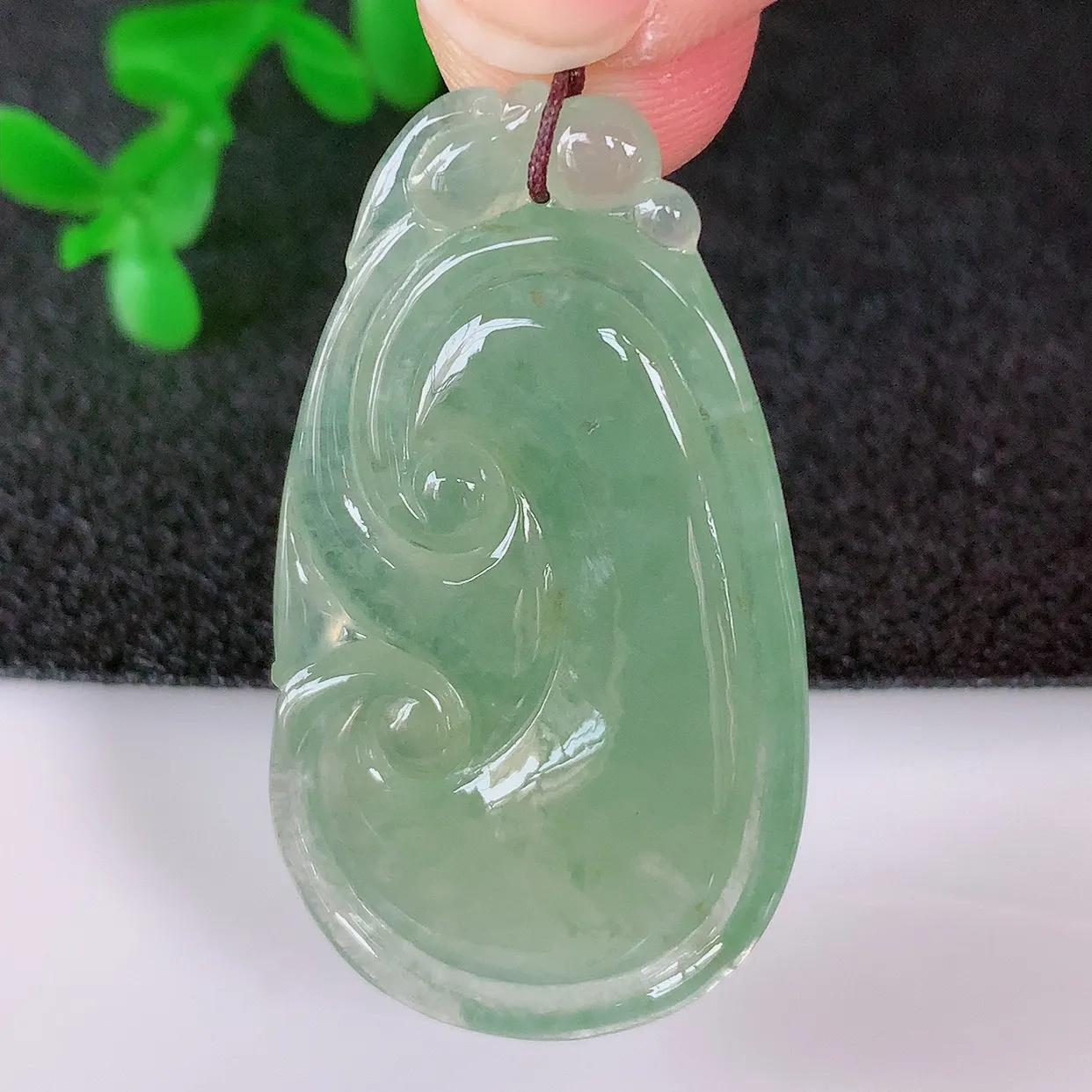 自然光实拍，冰种满色翡翠如意吊坠，翡翠如意，上身效果非常美，饱满大气，工艺美，万事如意，如意一生 #01.28