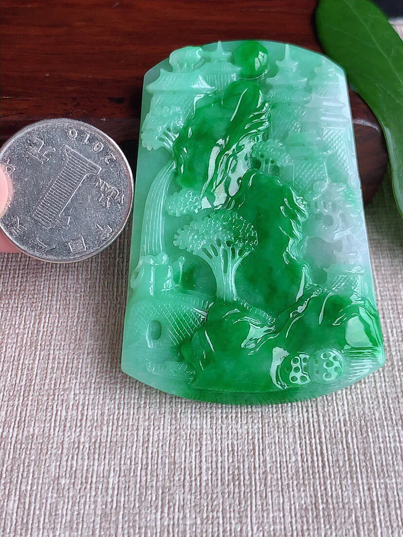 a货翡翠老坑冰润飘阳绿意境山水牌吊坠  尺寸63.8×43.3×6.8mm 重量43.12g 0629