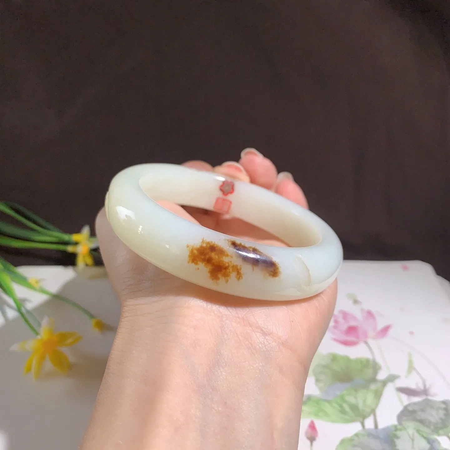 和田玉57.5圈口且末糖料手镯！玉质细腻油润 底色纯净 无裂无杂 脂粉好，品质高！